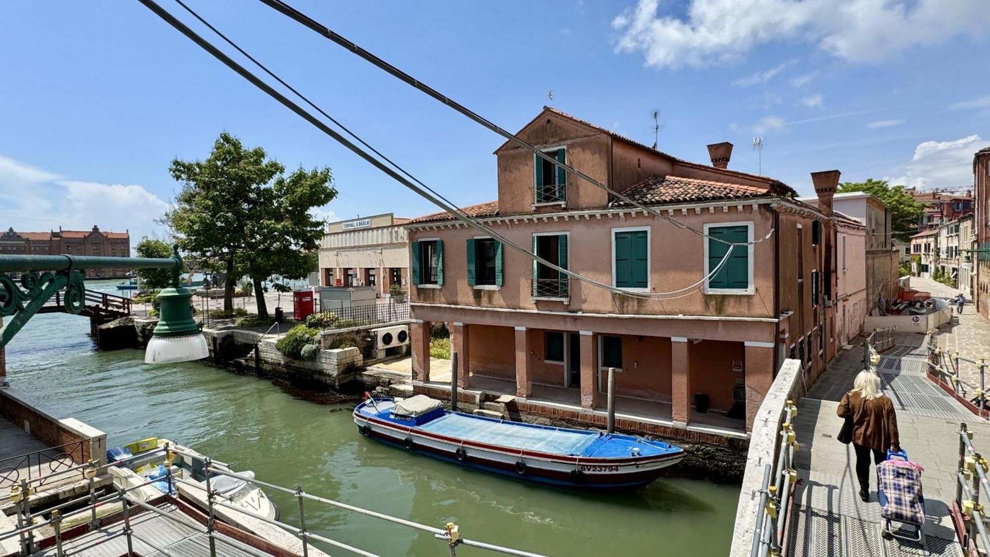 Ca' Angelica Canal View Apartment