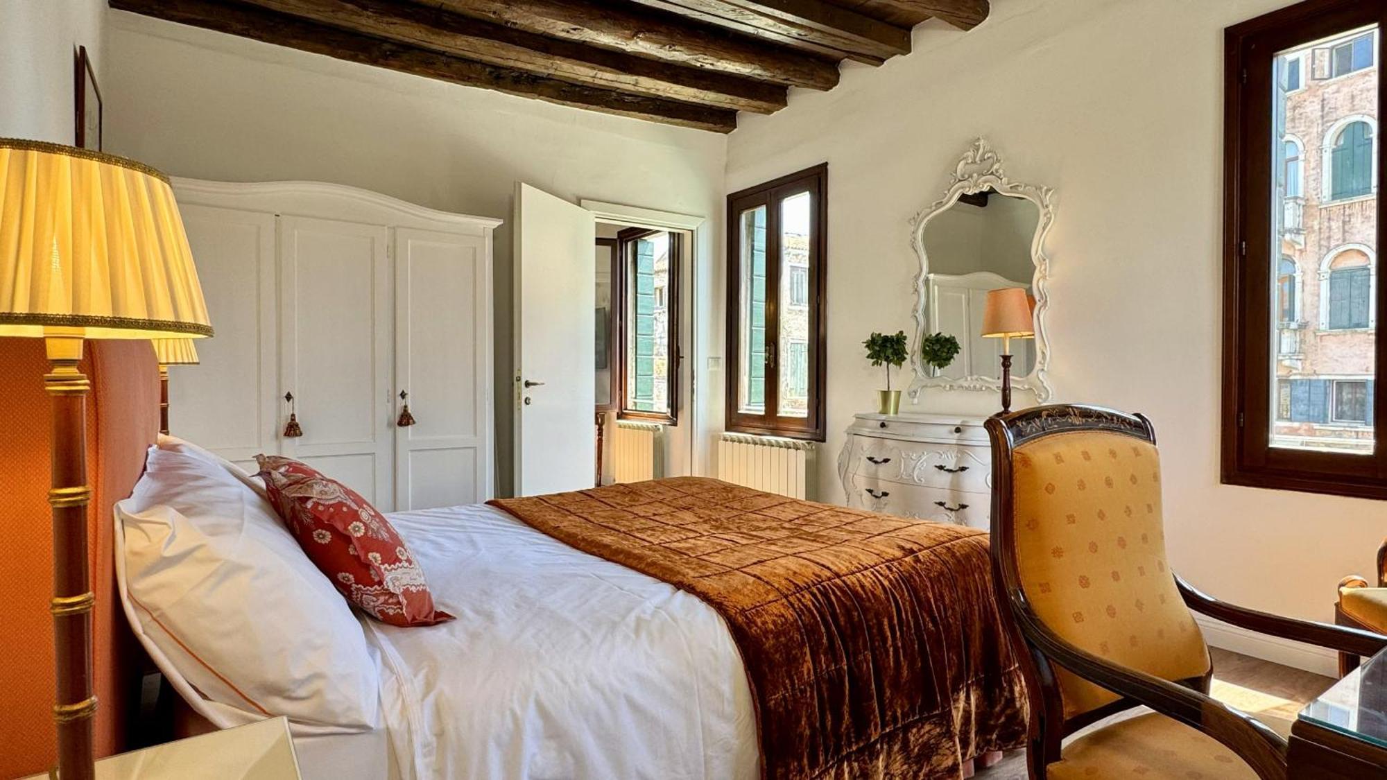 Apartment Ca' Angelica Canal View Venice