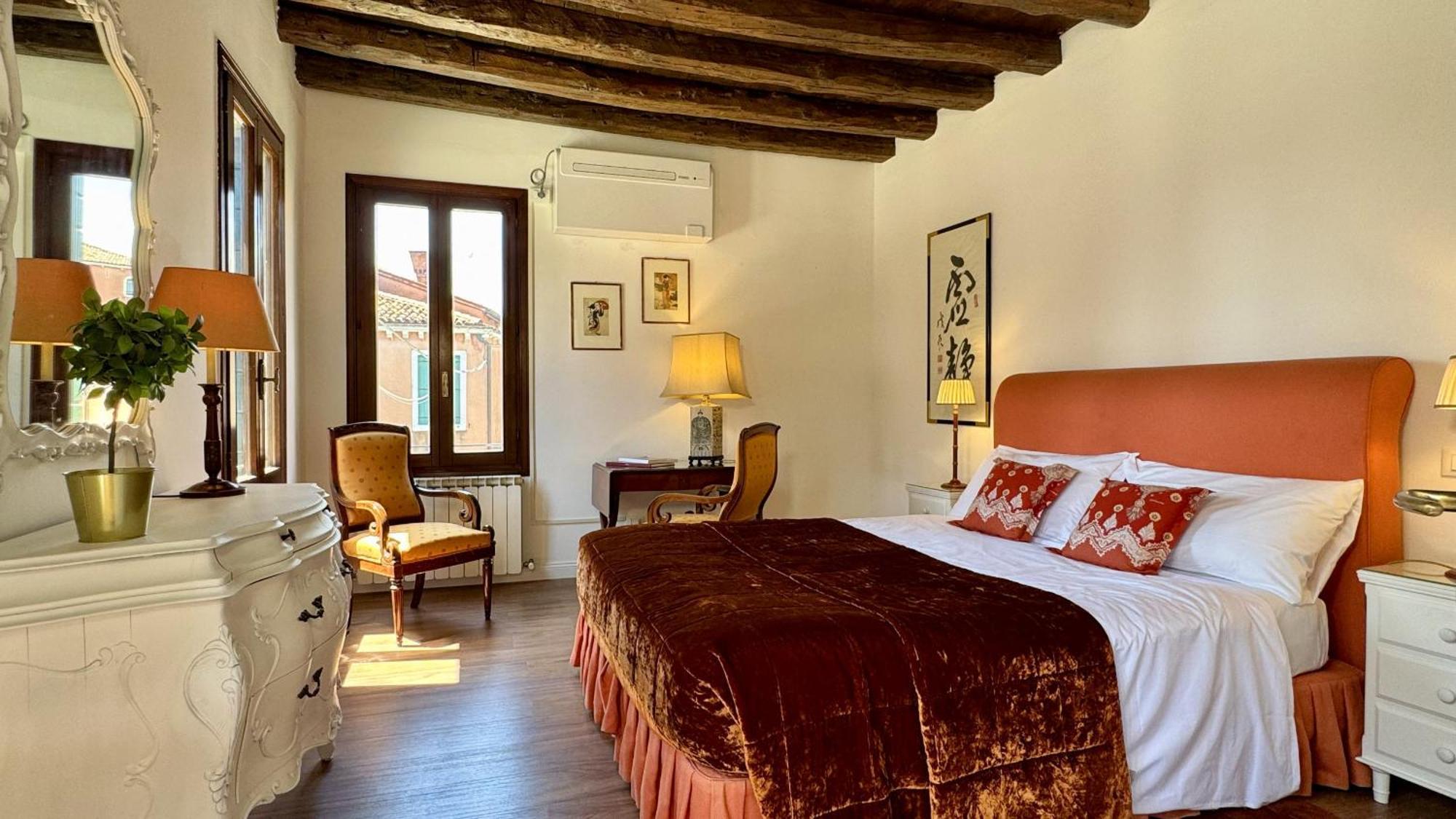 Ca' Angelica Canal View Apartment